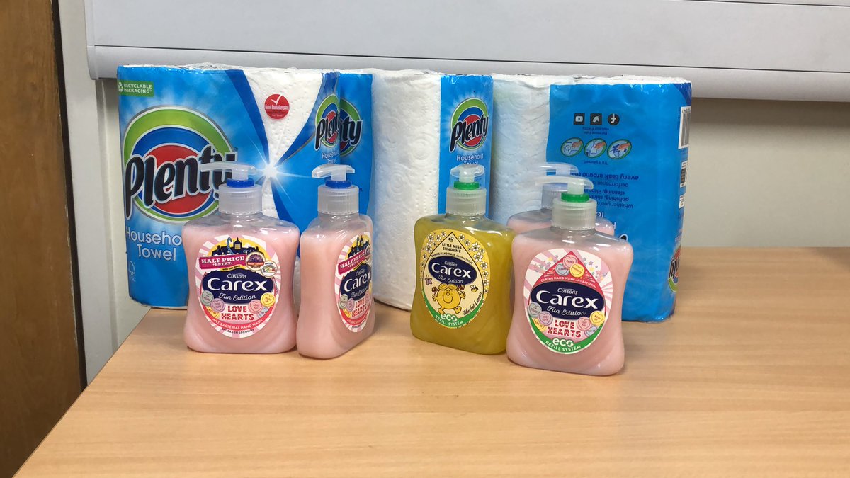 donna75harris's tweet photo. @ExeCommNursing taking precautions #handwashing https://t.co/I9m564KZfY