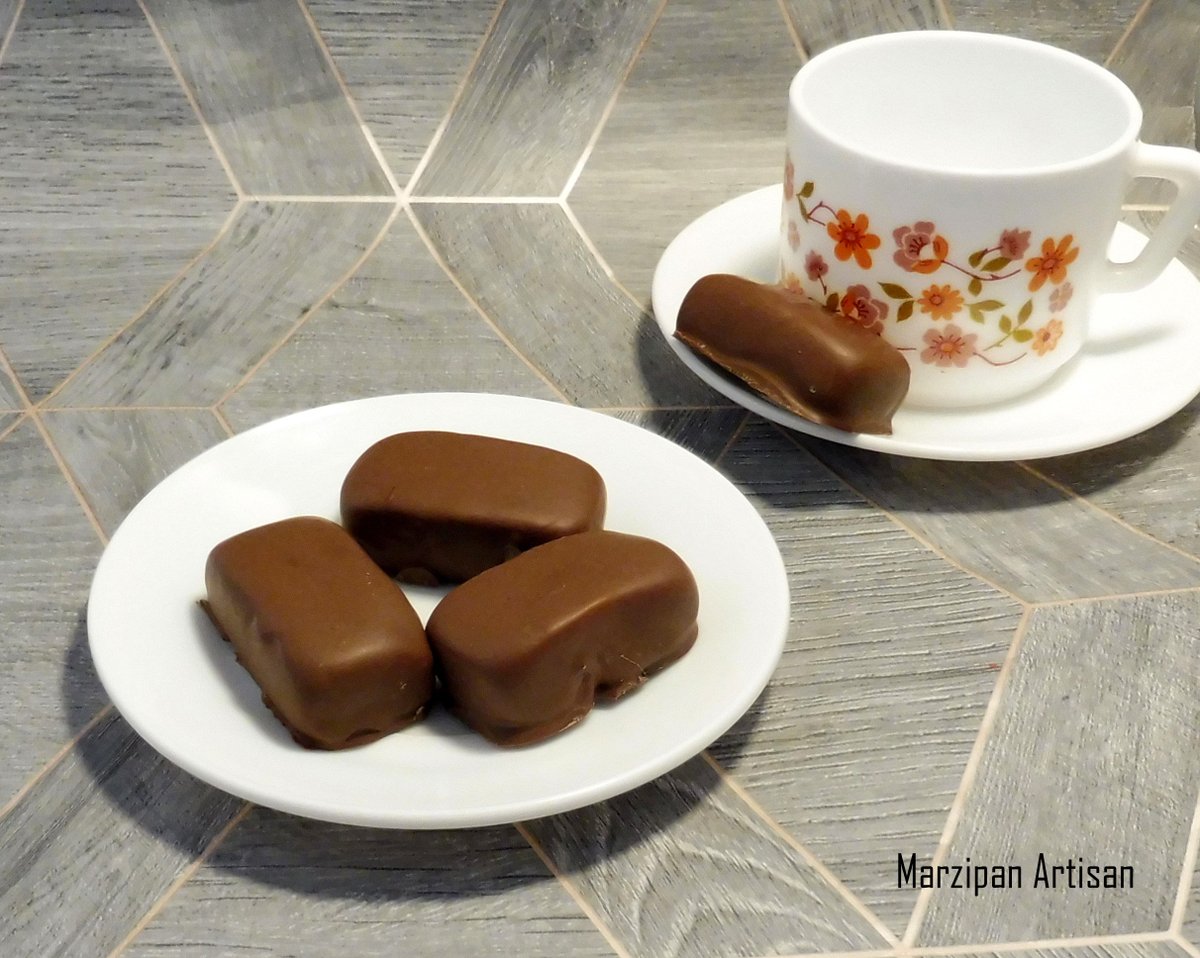 marzipanartisan's tweet photo. Ohhh look marzipan &amp; chocolate ...... mmmm #etsy shop: Dark or Milk Chocolate Covered Marzipan Bar Almond Paste Vegetarian Sweet Favours https://t.co/Ny2nvZN2Ul #plantsandedibles #candy #brown #birthday #beige #chocolatemarzipan #marzipanbar #milkchocolate #darkchocola https://t.co/5MoBMRiUYX