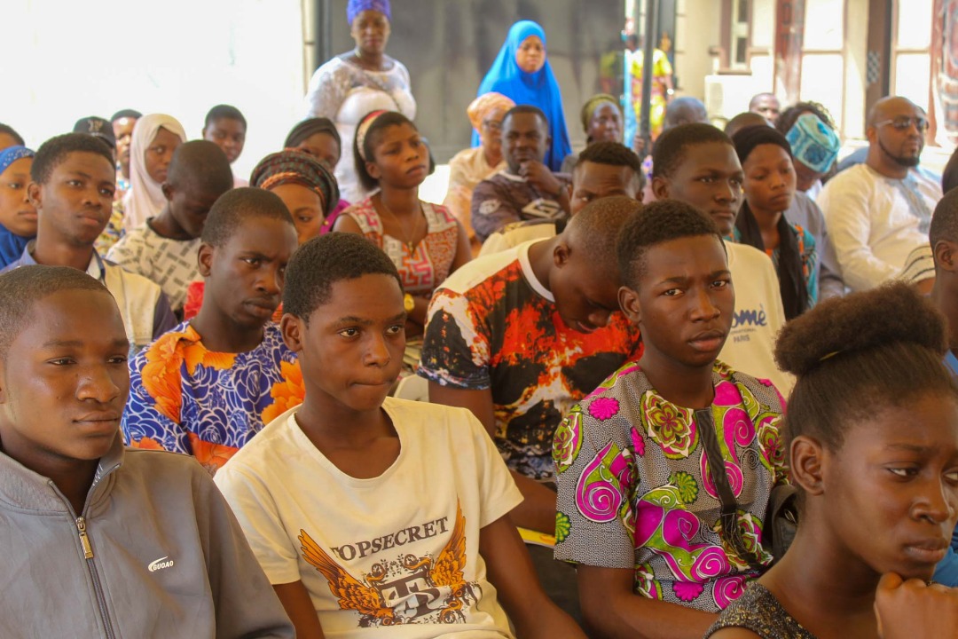 idrissaheed_'s tweet photo. Free UTME revision class courtesy @HONAjaniowolabi has started at Nawair-ud-deen senior high school Ebute metta, Lagos.
This programme runs till 3rd of April 2020. Time : 4:30pm- 6:30pm daily.
#EducationSupportProgramme #LagosGist #ForAGreaterLagos https://t.co/Efyzm1ZslM