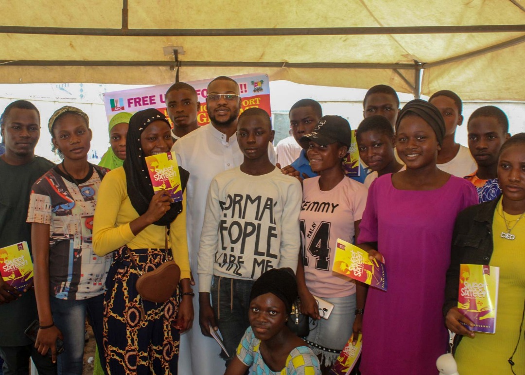 idrissaheed_'s tweet photo. Free UTME revision class courtesy @HONAjaniowolabi has started at Nawair-ud-deen senior high school Ebute metta, Lagos.
This programme runs till 3rd of April 2020. Time : 4:30pm- 6:30pm daily.
#EducationSupportProgramme #LagosGist #ForAGreaterLagos https://t.co/Efyzm1ZslM