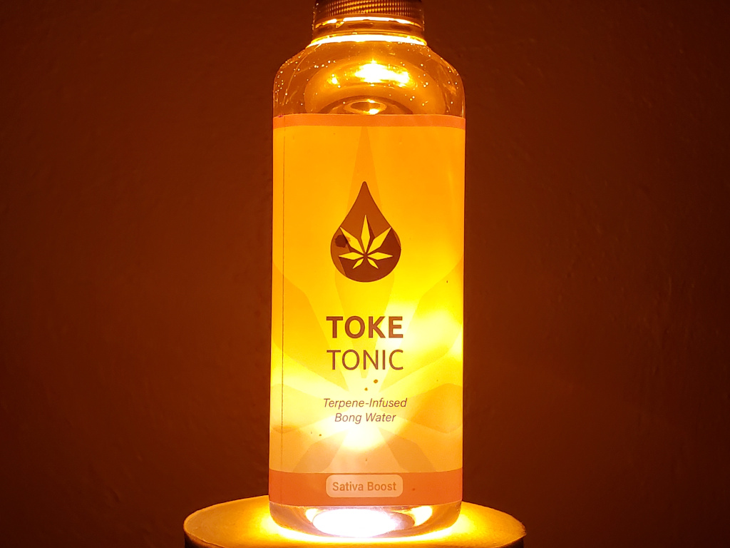 OKBudBlog's tweet photo. It's happening again! #Giveaway of @TokeTonic Luxury #Bong Water to be announced along with our upcoming #Review.

This is their newest. #sativa boost formula. Looking 🔥! All the terpes, no THC. Wake up tired bud!

#cannabis #giveaways #weed #cannabisculture #CannabisCommunity https://t.co/STkq91Yjye