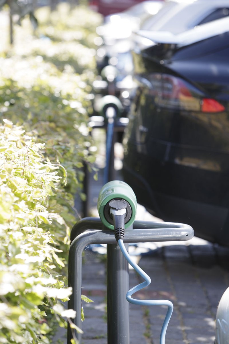 elaadNL's tweet photo. Rijd jij elektrisch en wil jij je ervaringen delen? Doe dan mee aan het Nationaal Laadonderzoek 2020! Met deze grootschalige enquête willen @Evrijders @elaadNL en @univgroningen inzicht krijgen in de laadbehoeften van Nederland. https://t.co/rgaSH795S1 https://t.co/sW1jQK3qJx