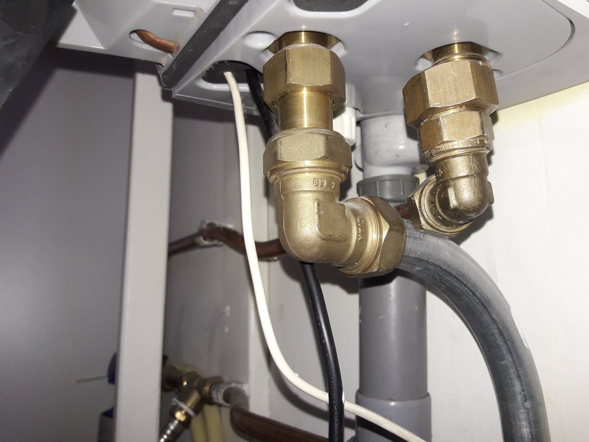 Altijd fijn dat ze er rekening mee houden bij het instaleren van de ketel   dat de sifon ook gereinigd moet worden😣