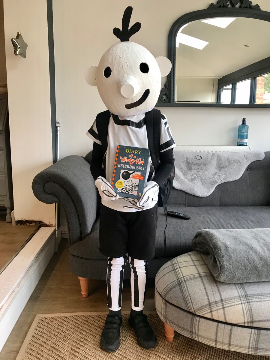 Just dropping my #wimpykid off at school for #WorldBookDay #diaryofawimpykid <a href="/wimpykid/">Jeff Kinney</a> <a href="/Woody7612/">Dave Woodvine</a>