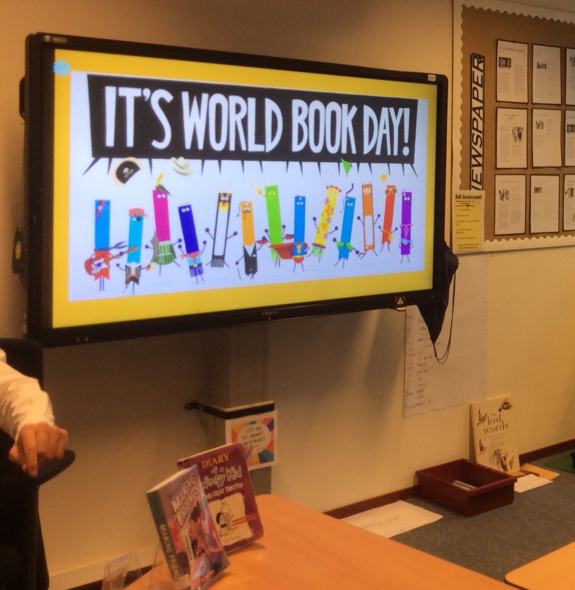 BSNJSL's tweet photo. World Book Day @BSNetherlands what’s your favorite book? #jsly5 #jsly6 #WorldBookDay2020 #multilingual https://t.co/KbQfuQUVgd