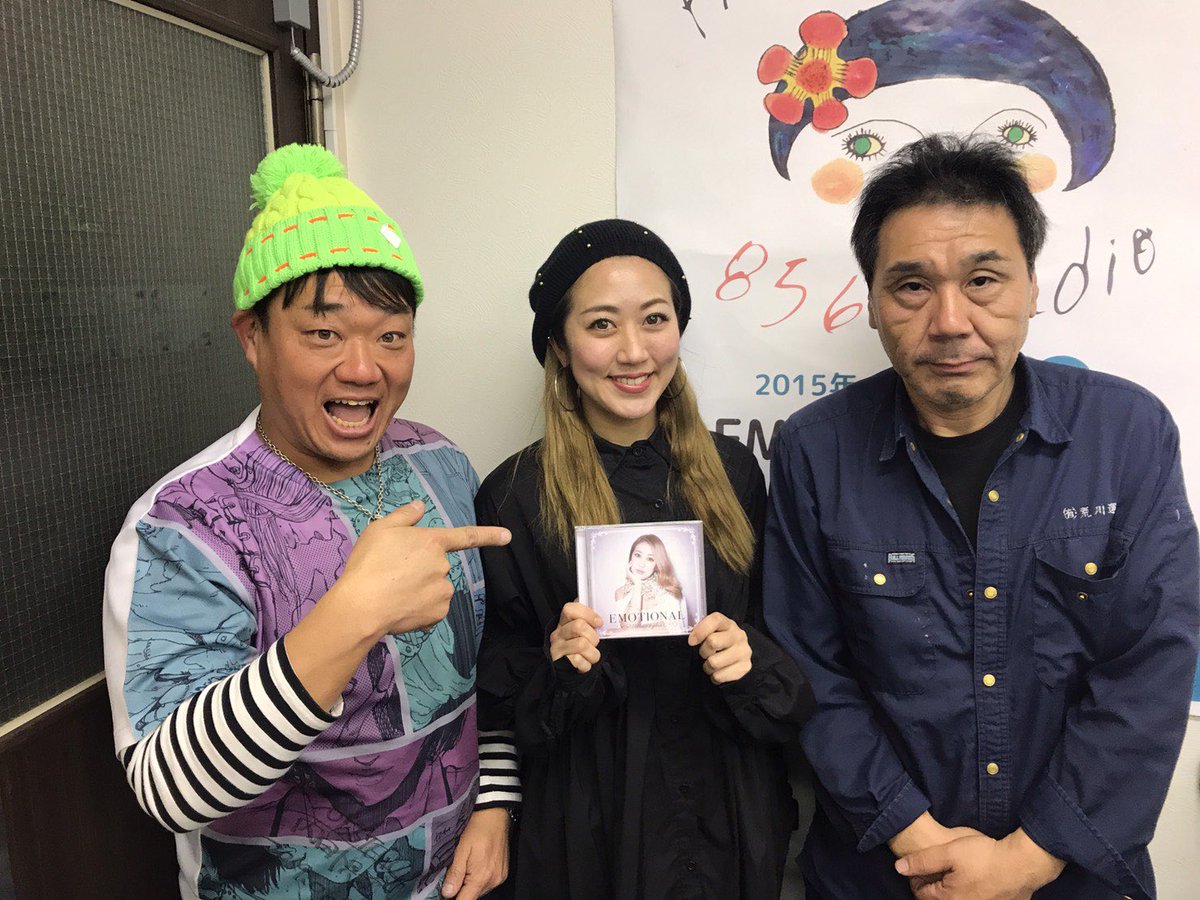 OWNERSyassun072's tweet photo. この後18時からFM川口(85.6MHz)「オーナーズのやっすん×じゃいぴー2人の名前で出ています」放送です!今夜も綺麗なお姉さん呼んでます☆ゲストは、シンガーソングライターの栗山花さんです♪
#オーナーズ #栗山花 #mintfactory #シンガーソングライター #soul #disco #ラジオ https://t.co/w9q7zB7NMJ