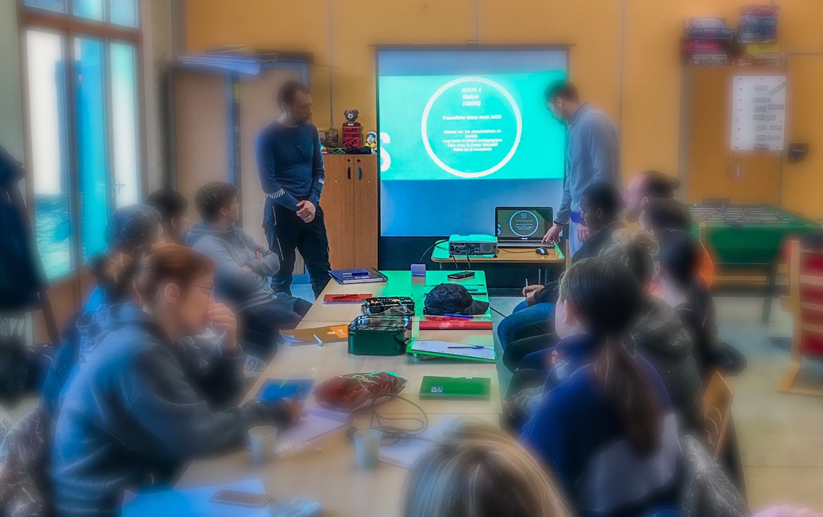 canope_77's tweet photo. Le #plan #mercredi en action avec la #DDCS77 et @canope_77 : projet en #partenariat en direction des #animateurs du département de Seine-et-Marne @BrunoJonet1 https://t.co/QdN6THoacU
