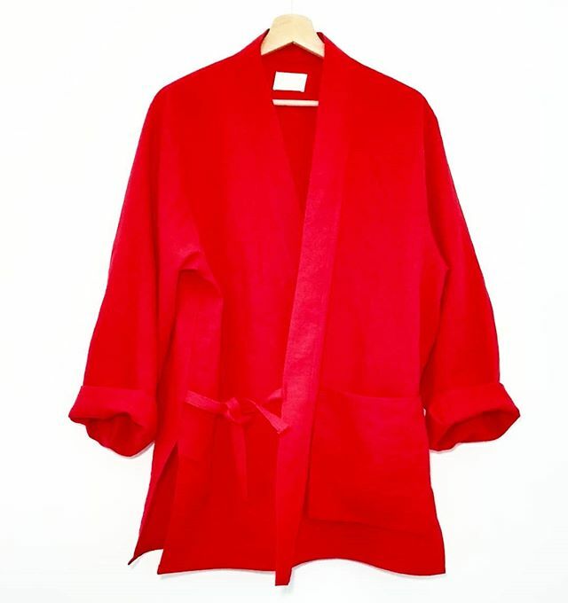 gionmadrid's tweet photo. Hoy presentamos este kimono de lino 100% en color rojo. La textura de lino y el color vivo dan un toque especial. #linenkimono #kimono #kimonomadrid #japanesefashion #tokyofashion #kimonofashion #japaneseculture #culturajaponesa #gion_madrid_japon #japan… https://t.co/ENoLzJEqBB https://t.co/uqi9qYt88p