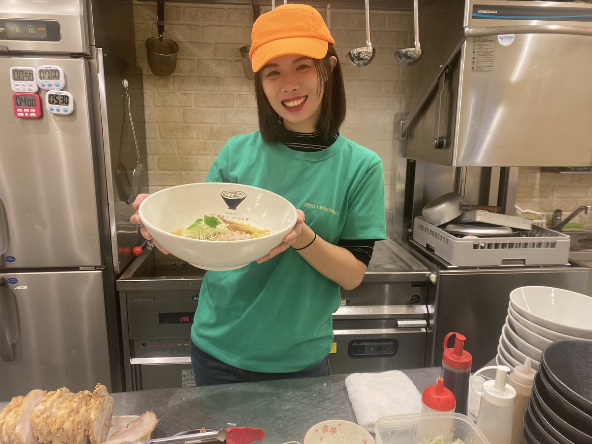 nara1ryu's tweet photo. 姉妹店の

麺屋MOKU MOKUが

リニューアル致しました=(^.^)=

新大宮店のスタッフが
MOKU MOKUさんに
お邪魔させて頂いてまーす

西大寺にお越しの際は
是非
【　麺屋MOKU MOKU  】
にお立ち寄り下さい！ https://t.co/gBJbgwzsbc