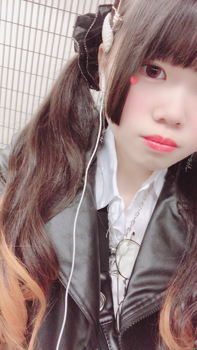 Chiruchiru_0803's tweet photo. リリレちゃんに少しずつ近づいてい���だろうか。
リリレちゃんが身につけるやつは買おうとしてるうち
結構うちやばい人になってるw
あ、てか初の髪染めした！都合で2週間しか出来ないけどその間楽しむ！！💓💞 https://t.co/bVlPsF20r2