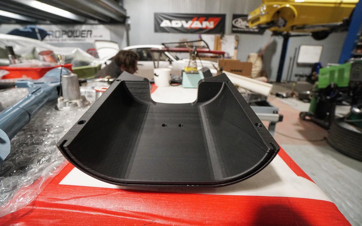 retropowercars's tweet image. A brief 48-hour 3D print later, and the rearmost section of our W111's custom console is complete. Note the removable clip, a means of hiding the fixings from view, and also the groove running the length of its leading edge for the French seam it will eventually sport #retropower