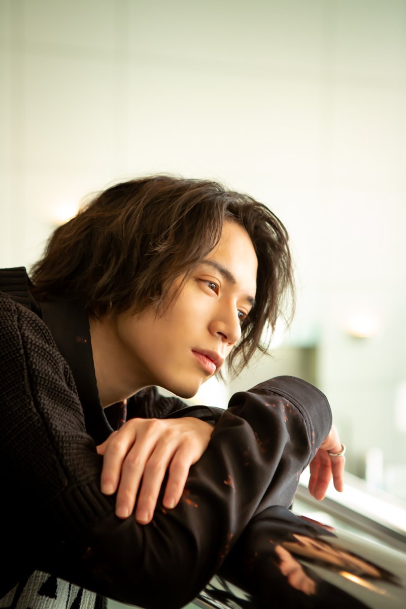 livedoornews's tweet photo. 【縁】お前、芝居うまくなれーー俳優 #北村諒 を変えた恩師の言葉
https://t.co/jddZh4bfiO

何事も執着しない、興味がない。そんな男が芝居に目覚め、『#あんスタ』『#刀ステ』など数々の人気作で活躍するまで。これは北村と作・演出家 #西田大輔 のあいだに結ばれた絆の物語。 https://t.co/37mGEqXcKG