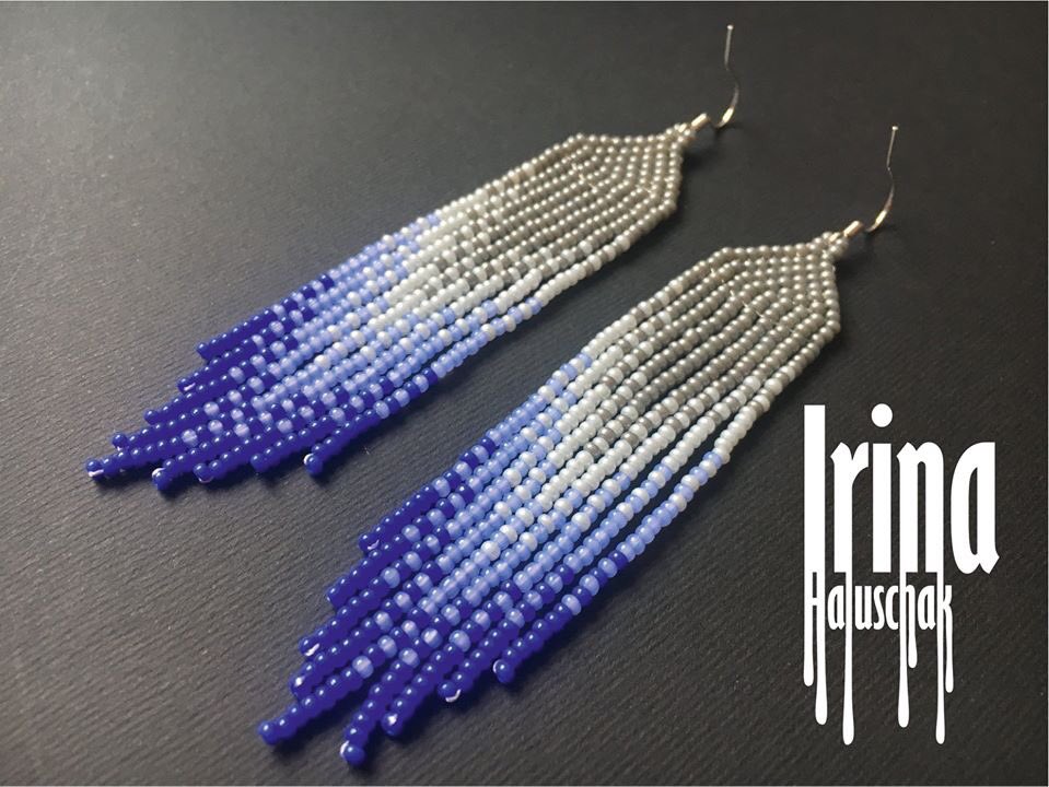 IrinaHaluschak.etsy.com
Gray and blue beaded earrings. Already available in my Etsy shop. Active link in bio ⬆️
#irinahaluschak #etsyshop #earrings #beadedearrings #seedbeadearrings #blueearrings #grayearrings #longearrings #tasselearrings #fringeearrings #dangleearrings