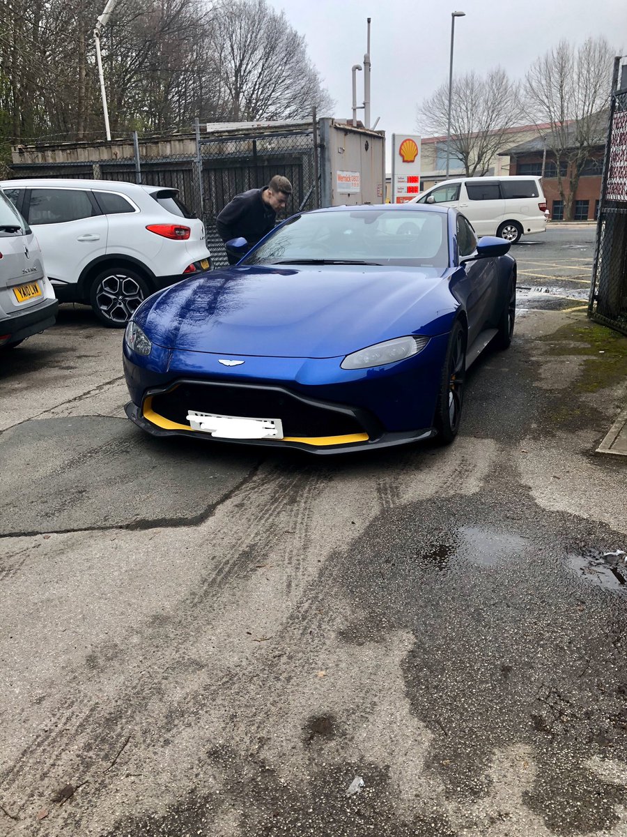 QueensService's tweet image. Nice Aston Martin 😘 #Leeds