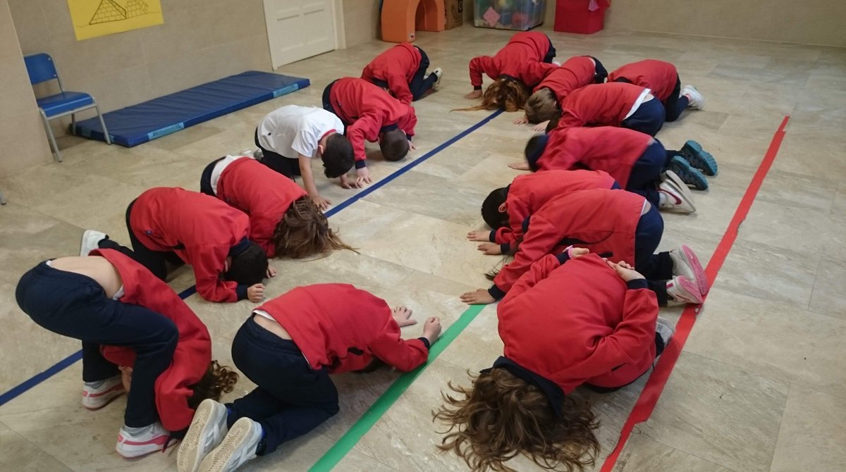 ReginaPacis_RP's tweet photo. Los alumnos de 1º, 2º y 3º de Infantil llevamos desde principios de febrero aprendiendo a practicar Yoga. Nos lo pasamos muy bien y además los ejercicios que hacemos favorecen la respiración, la relajación y el control postural. #ABP #AprendizajePorProyectos #YogaProject https://t.co/55z1WS3vcl