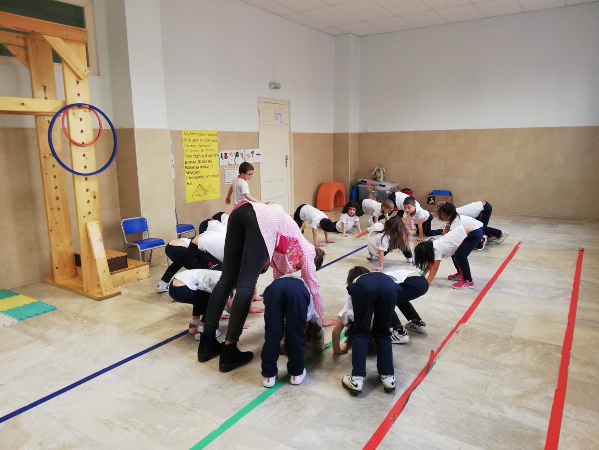 ReginaPacis_RP's tweet photo. Los alumnos de 1º, 2º y 3º de Infantil llevamos desde principios de febrero aprendiendo a practicar Yoga. Nos lo pasamos muy bien y además los ejercicios que hacemos favorecen la respiración, la relajación y el control postural. #ABP #AprendizajePorProyectos #YogaProject https://t.co/55z1WS3vcl