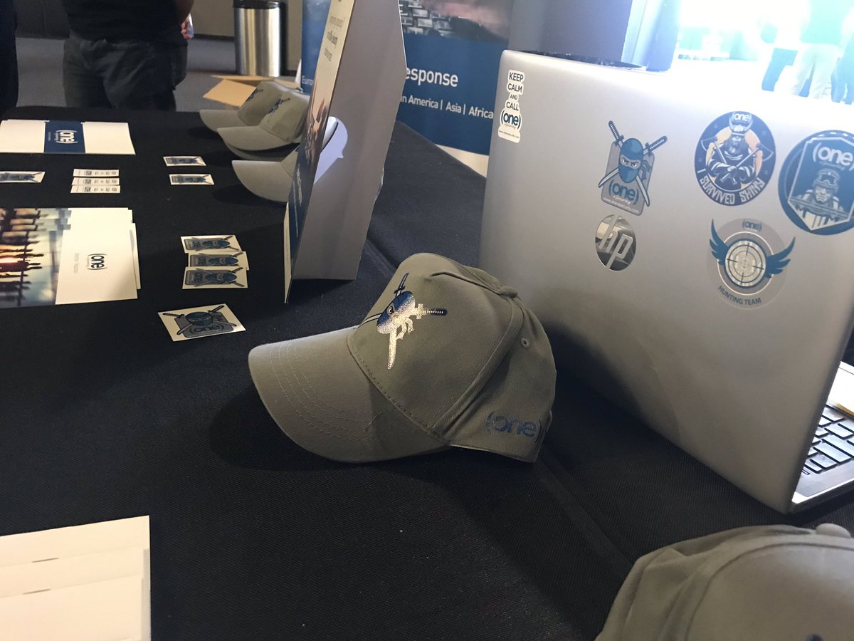 monices23's tweet photo. Hoy en Rooted con @One_eSecurity como nos gustan los retos, las pegatinas y las gorras 🧢  #ninjasONFire. 🔥 https://t.co/pPAbxMquGT