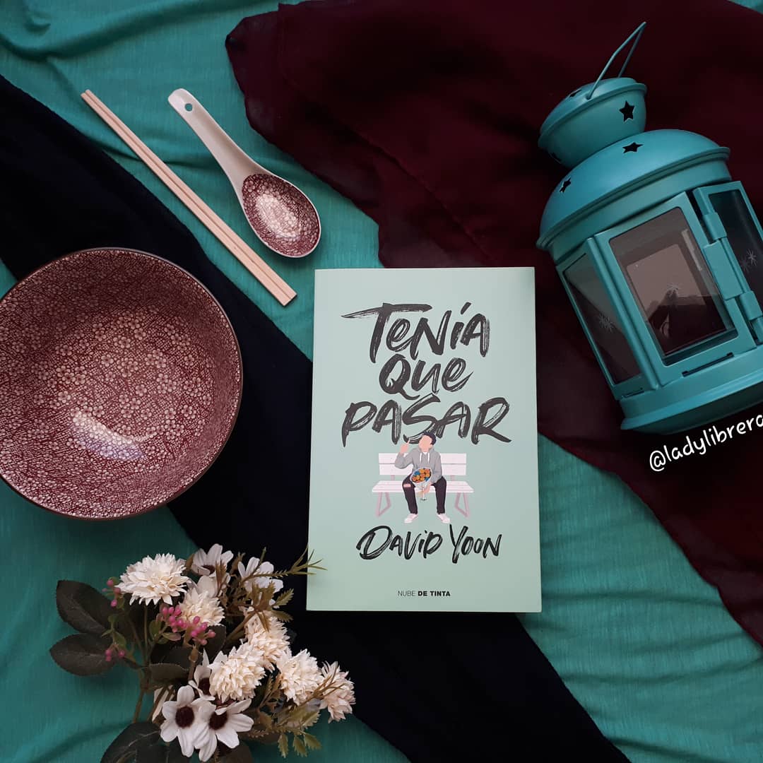 LadyLibrera's tweet photo. ¡Buenos dias! Hoy os traigo una de mis lecturas favoritas de febrero #TeniaquePasar de #DavidYoon en @megustaleer y sólo os puedo decir que los Yoon son una apuesta segura ❤ https://t.co/XXa578FC0F