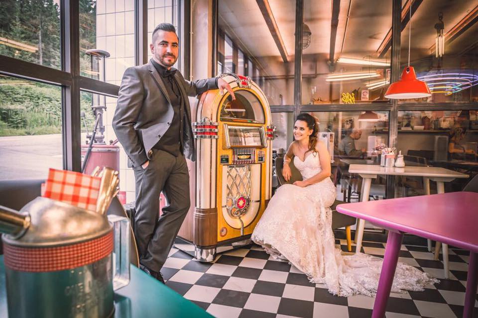 AVIAINTL's tweet photo. For fans of vintage style! The perfect place for a stylish session for a couple! Our unique AVIA Tankstelle Freudenstadt-Kniebis station!
#AVIAINTL #AVIAGermany #vintagestylestation
https://t.co/g4ZgVtylYY https://t.co/kZRJmqKXas