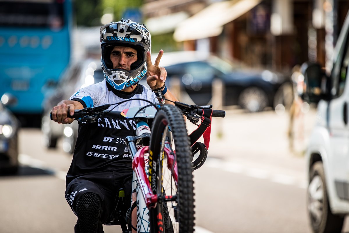 Et il roule avec un vélo 🔴&amp;⚫️ ! 

Pour suivre son actu, c'est par ici ➡️ <a href="/tordo_dimitri/">Dimitri TORDO</a>