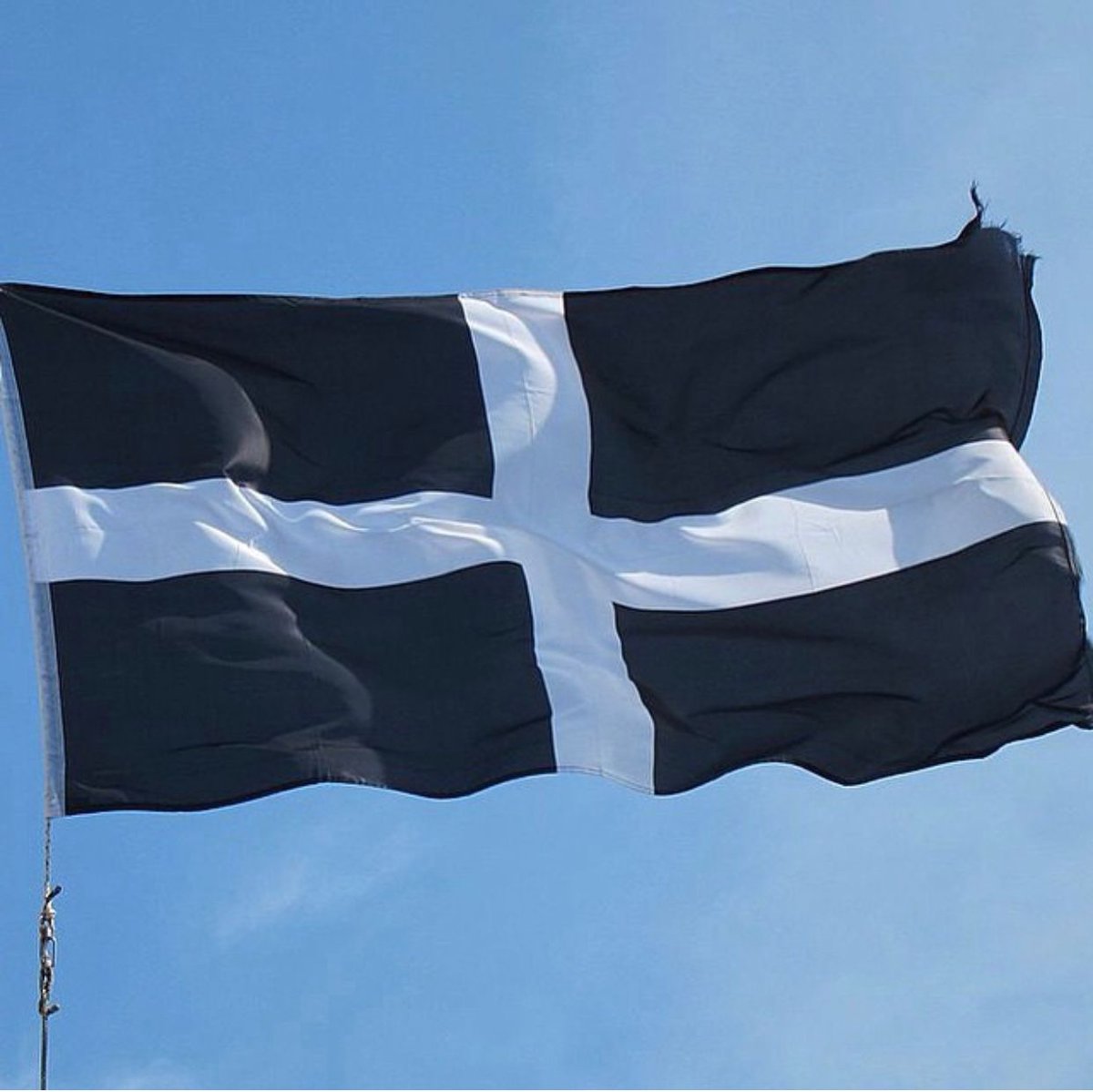 Gool Peran Lowen! Happy St Piran's Day from Dewsign HQ.  St Piran is the patron Saint of tin miners &amp; today is all about pasty eating &amp; celebrating everything about our beautiful county!  Photo courtesy of <a href="/Love_Cornwall/">IReallyLoveCornwall</a>
#stpiransday #cornishpasty #kernow #Cornwall #lovecornwall