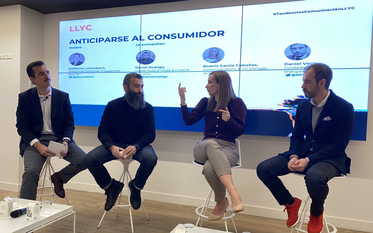 LLYC_Global's tweet photo. Beatriz Cabañas, Comms &amp; PR Manager de Varma, señala que “el coste de la tecnología de análisis de datos debe medirse en relación con el coste que tiene lanzar un mensaje equivocado por no medir” #TendenciasComunicaciónLLYC https://t.co/1xOKWNCMrR