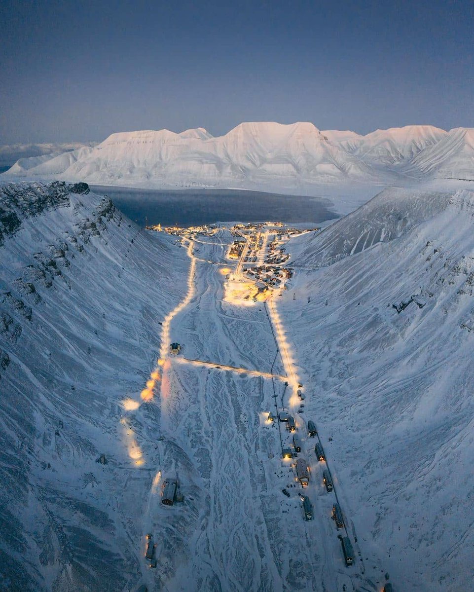 CapmingI's tweet image. Svalbard looks a little cold, but it sure is beautiful.#campingfun #campingofficial #campinggear #campingvibes
Photos by #On5thwin #ON5thWin #ThursdayMotivation