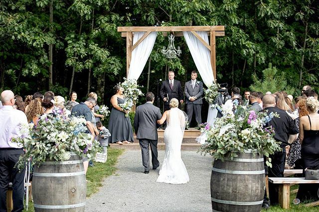 SilverOaksBarn's tweet photo. Perhaps the best moment of the entire day... •
Photo: @cathycasephotography .
Florals: @flowergirlweddingdesigns .
.
.
.
.
.
 #momentslikethese #ceremony #thebarnatsilveroaksestate #sohappy #gettingmarried #loveandmarriage #thisissweet #walkingdownth… https://t.co/LHek4Yz3G8 https://t.co/YtAgPpx6lu