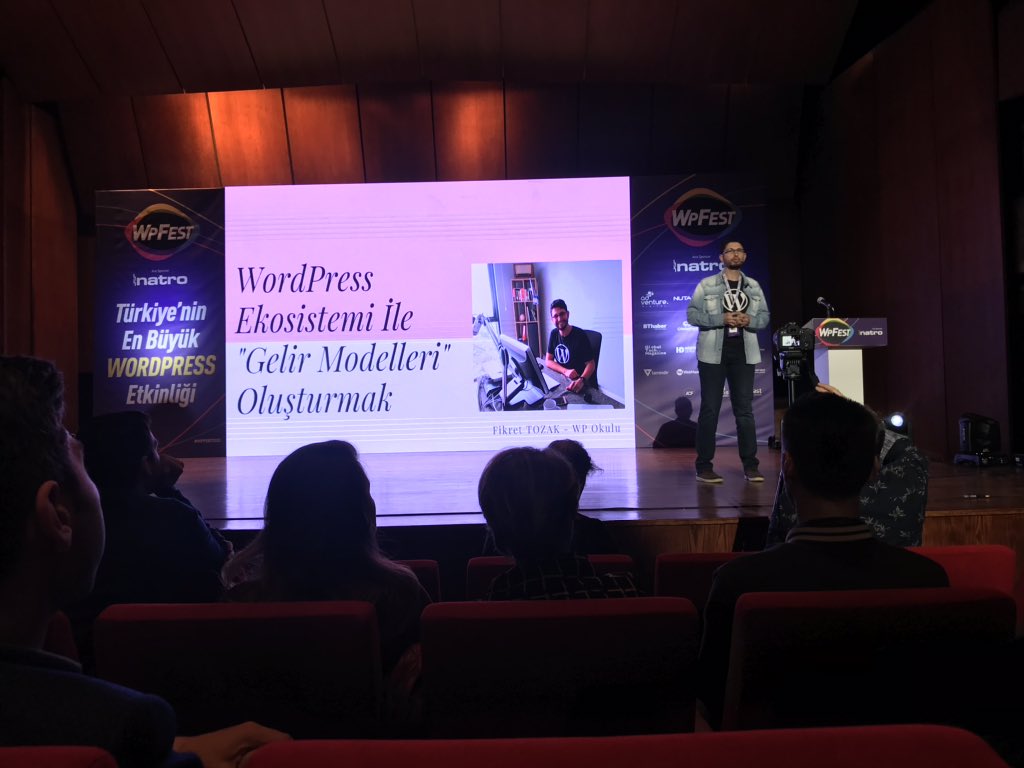 teknoloji_org's tweet photo. #wpfest @tozakfikret şahane sunumu ile WordPress ekosistemi ile “gelir modelleri” oluşturmak https://t.co/C5hHQi8ID2