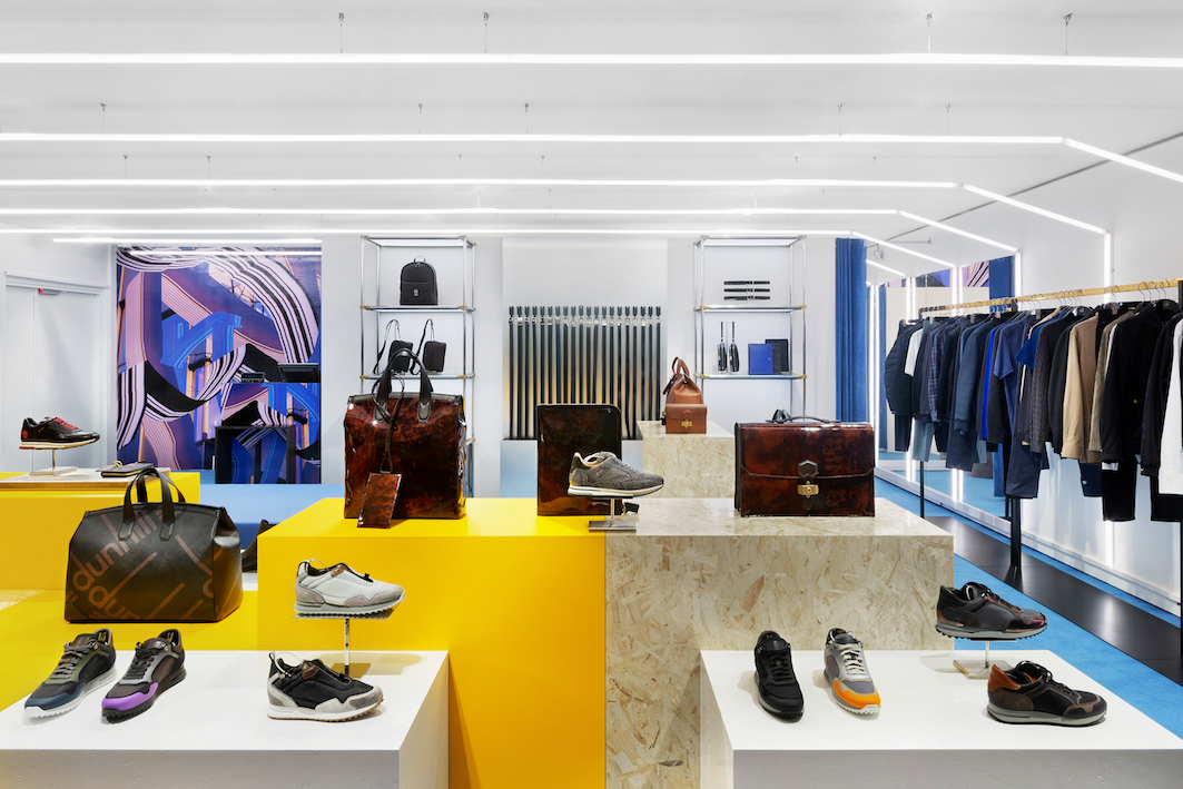 MiNDMagazine_'s tweet photo. https://t.co/czzIU1yzvn
@alfreddunhill has a new shop-in-shop in the @Galeries_Laf #flagship in #Paris, with colours from a digitally distorted artwork by Japanese artist #KentaCobayashi 
#mindus #mindmagazine https://t.co/YG42RE7kdv
