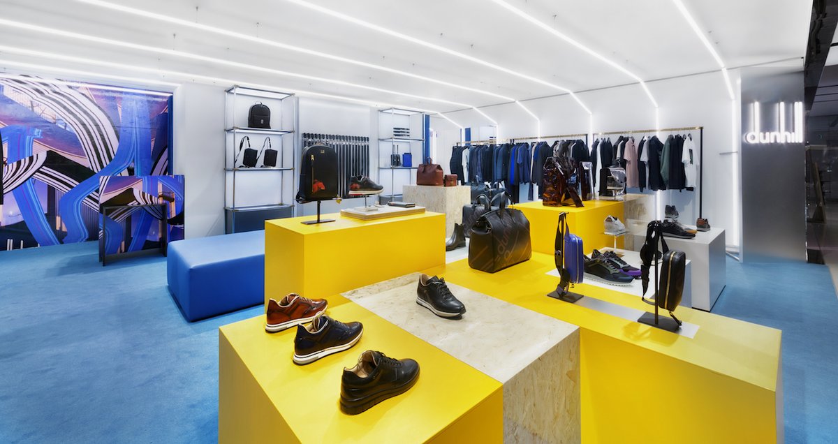 bit.ly/2InJHcR
<a href="/alfreddunhill/">dunhill</a> has a new shop-in-shop in the <a href="/Galeries_Laf/">Groupe Galeries Lafayette</a> #flagship in #Paris, with colours from a digitally distorted artwork by Japanese artist #KentaCobayashi 
#mindus #mindmagazine