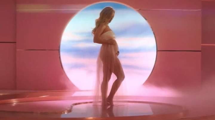 Josealbertoxo's tweet photo. Katy Perry es el claro ejemplo de que si un hombre no te quiso, y fue tan cobarde como para pedirte el divorcio por teléfono, no puedes perder la oportunidad de ser feliz con alguien más, después de casi 10 años de lluvia, llegó el arcoíris.🤰🏻#NeverWornWhite https://t.co/1P7C2wqje7