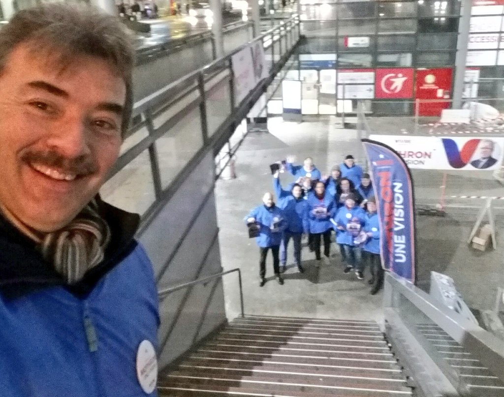 XavierPERICAT's tweet photo. @Mothron1Vision en force ce matin à la gare du centre-ville d'#Argenteuil pour faire connaître les colistiers de l'équipe conduite par @GMothron ! 
#UneEquipeUnProjet #Mothronunevision https://t.co/oGY8ssyfB2