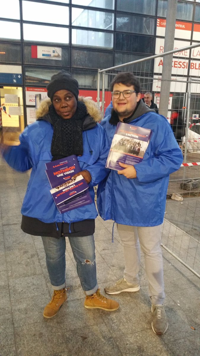 XavierPERICAT's tweet photo. @Mothron1Vision en force ce matin à la gare du centre-ville d'#Argenteuil pour faire connaître les colistiers de l'équipe conduite par @GMothron ! 
#UneEquipeUnProjet #Mothronunevision https://t.co/oGY8ssyfB2