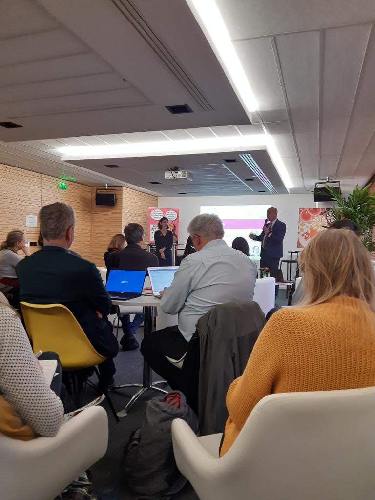 La_cga's tweet photo. « Quel #social demain sur nos #territoires " ? Valérie Guillaumin: Enjeu de la Fabrique des #CCAS-CIAS de l'@unccas?
Capitaliser et mutualiser les expériences, outiller pour passer de l'idée au projet. L'usager est au coeur de la démarche. #CCAS2050 https://t.co/6J1X5KEJRN