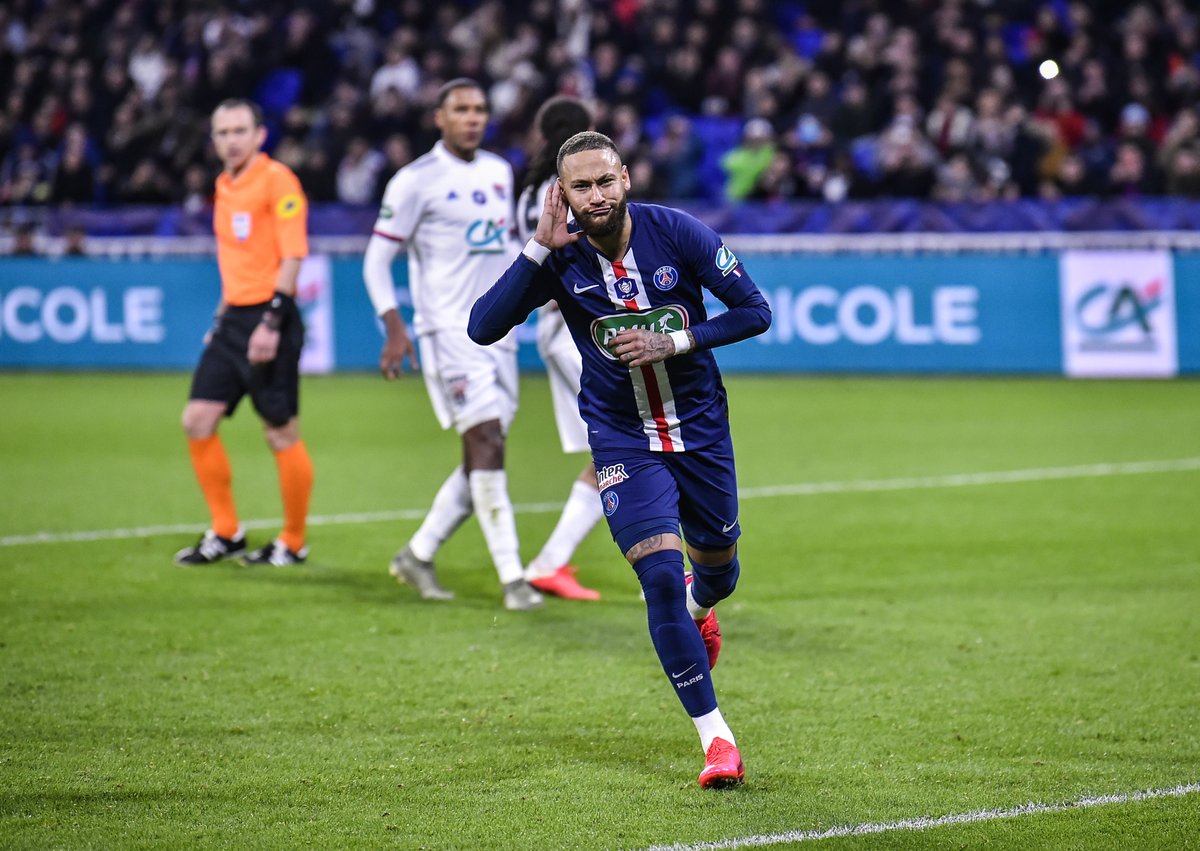 PSG_inside's tweet photo. Comment allez-vous aujourd'hui ? 😏 https://t.co/zW77uh5WqY