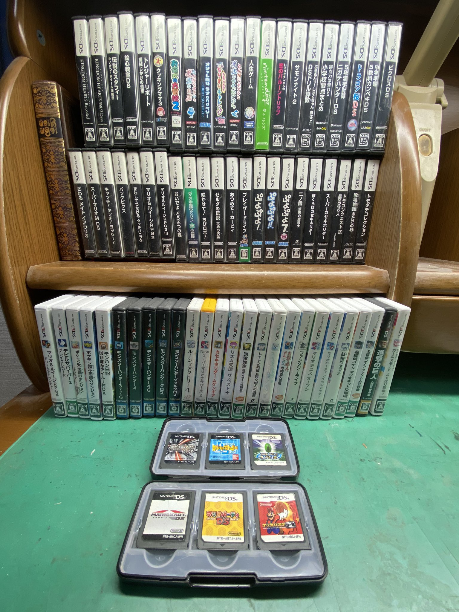 シロクマʕ ᴥ ʔ 新生活に向けて押入れを掃除してたら小中高時代に買ってたゲームソフト達がでてきた Dsソフト49本 内6本ケース無し 3dsソフト26本 合計75本も持ってたの驚きs W ﾉ ﾉ 皆の思い出に残るds 3dsは何ですか 私はポケタン空の探検隊です
