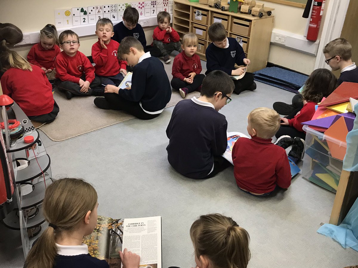 MoltonPrimary's tweet photo. Oldest children and youngest sharing water themed books this morning. https://t.co/sdVr8ZRmOc