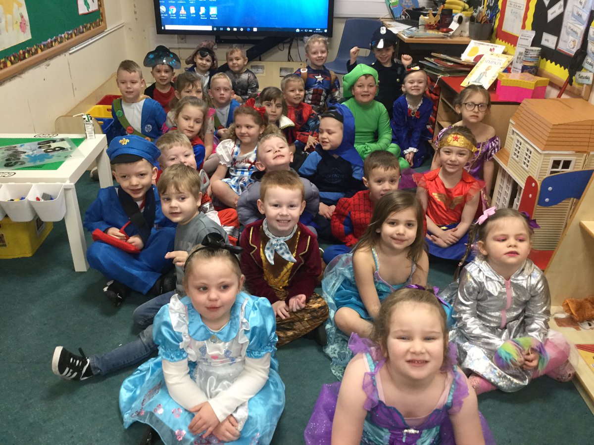 WMPrimaryF2's tweet photo. Look at the fantastic costumes that F2 have come in for @WorldBookDayUK. We have lots planned today and we are very excited. #WorldBookDay #SuperCostumes https://t.co/z8hGGIqBWq