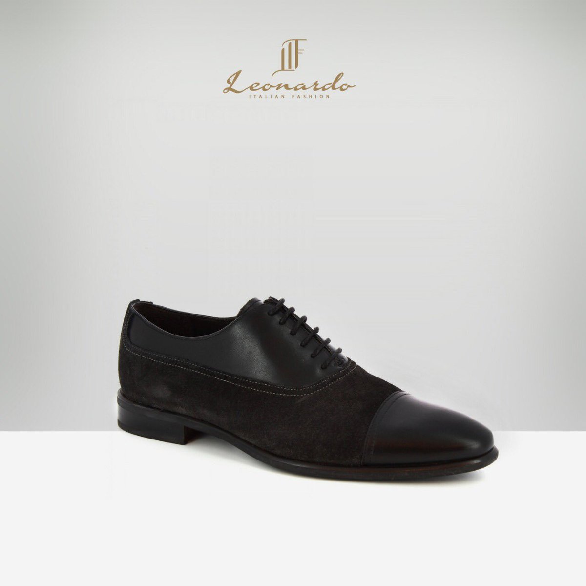 Leonardo handmade oxford shoes in calf and suede, a daring fashionable style for men
.  
#calfleather #leather #suede #leathershoesmen #mensfashion #handmadeleather #bespoke #bespokeshoes #shoesstyle #shoestore #shoesoftheday #onlineshop #rome #florence #usa🇺🇸