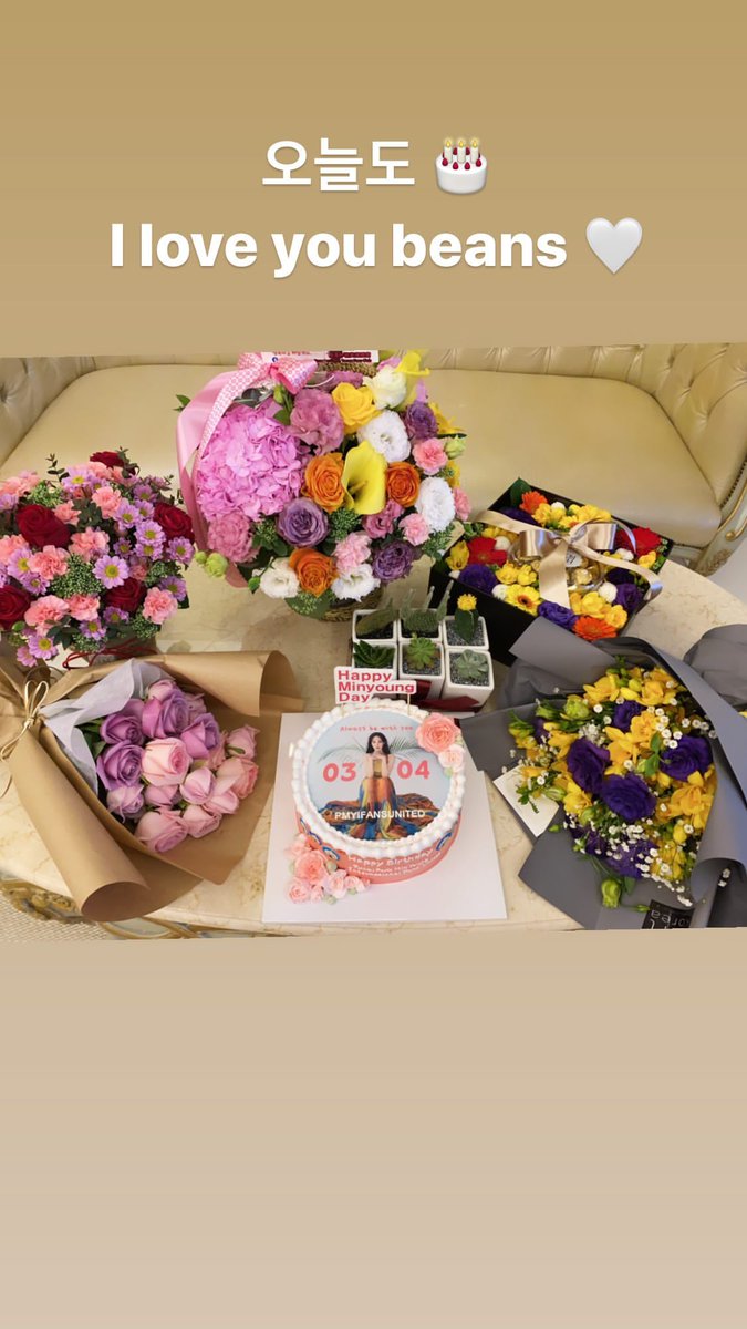 pmyphilippines's tweet photo. [PHOTO] INSTA STORY
"I love you beans ❤ " 

Finally, she received our presents. 

#ParkMinYoung #박민영 https://t.co/r3eBi8t294