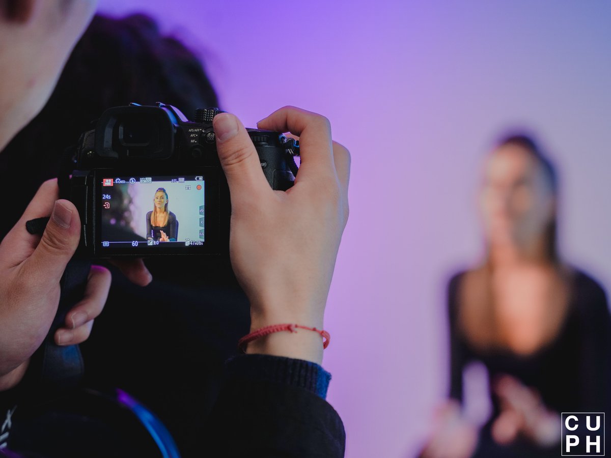 CU_Photography's tweet image. Yesterday we welcomed back @covcampus Alumni @EllphotoEll to share her professional experience as an award-winning wedding photographer to our students! 

#Coventry #weddingphoto #alumni @FahFutures @CoventryFAH