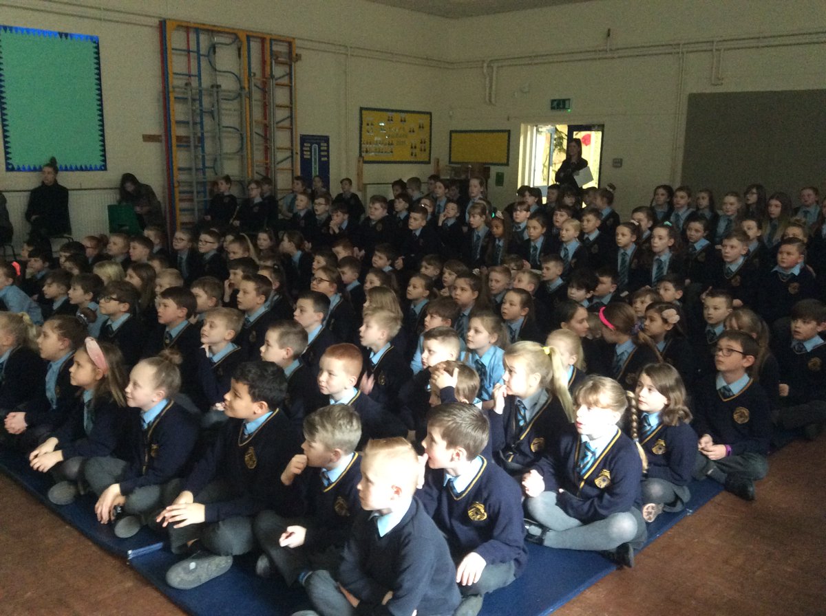 ThursfieldPS's tweet photo. We're enjoying the Royal Shakespeare Company Schools performance of Macbeth this morning. Look at the captivated audience! @TheRSC https://t.co/G2nuDjU9oN