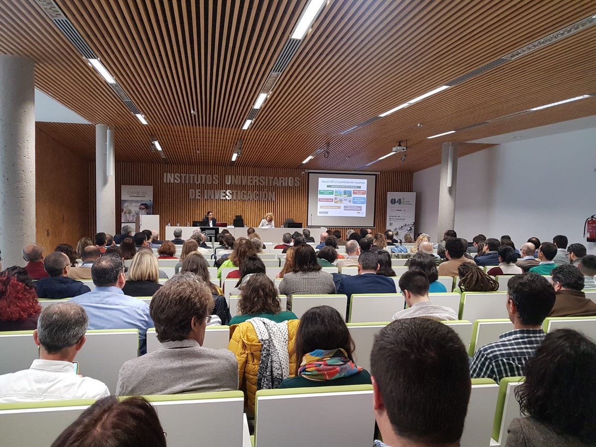 FundecytPCTEX's tweet photo. Nos emociona ver el compromiso de #investigación, #Empresa, @Junta_Ex y @infouex. Llenazo en el Evento sobre #HorizonteEuropa, el Nuevo Programa Marco de Investigación de la Unión Europea 2021 - 2027. Todos a una para incrementar la captación de fondos y visibilizar la I+D. https://t.co/oNUJ6pmtgf