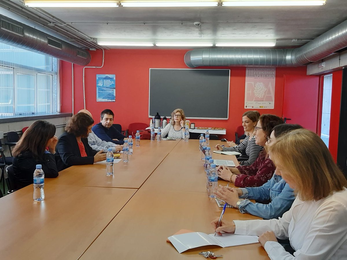 sumaro76's tweet photo. Empezamos #Desayunocon @mirianizq & @WomanForwardorg organizado por #EcoApliUMU conversando sobre #liderazgofemenino #gobernanza #investigación
con @ikiro7 @UMUdivulga @AliciaRB04 @EstherPiB & @CeeiMurcia @IgualdadUMU, & colegas de @EconomicasUMU #8M https://t.co/G9FwtWRFSU