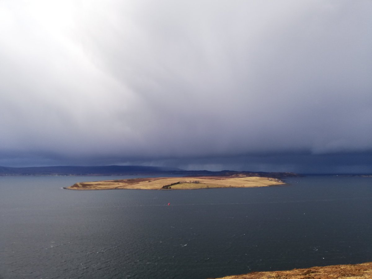 PebblesJennifer's tweet photo. Another day of contrasts yesterday. These colours. Wonderful. #gruinard #coigach #isleewe #scotland #westerross #secondcoast https://t.co/4PU34hRVsb