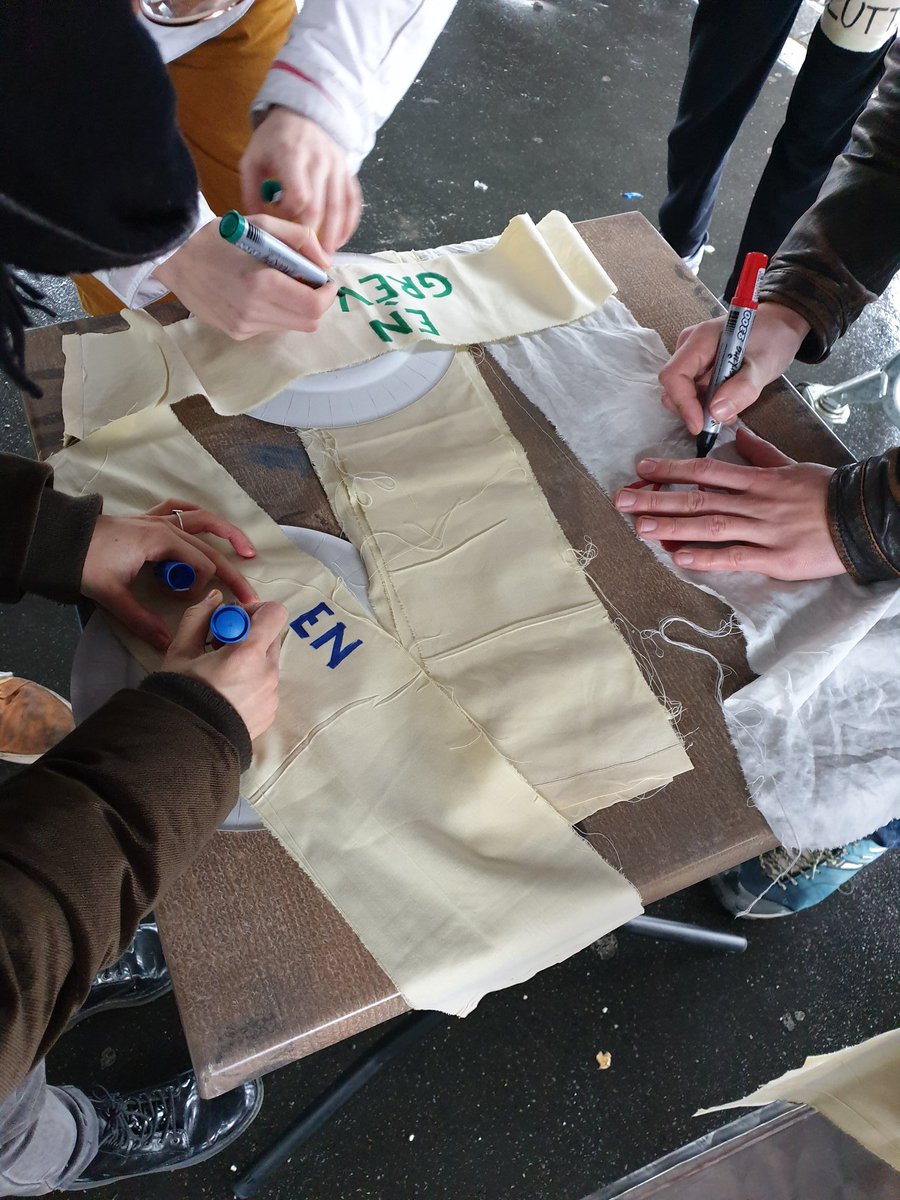 KmarPantR's tweet photo. Grosse ambiance à P8 pour le 5 mars!!  Malgré la pluie, on est là!!! @UnivOuverte https://t.co/rACjcPywJ6