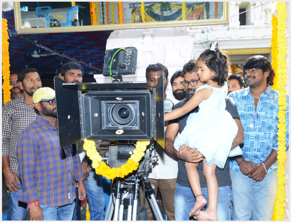 TheNewsof9's tweet photo. #AlluAravind Presents @actor_Nikhil 's #18Pages launched today!
Clap by #AlluArha
Camera switch on : #Hanvika
1st Shot Direction : #Sukumar
Producer: #BunnyVas
Story & Screenplay: #Sukumar
Director: @dirsuryapratap
Music: @GopiSundarOffl
@GA2Official @SukumarWritings https://t.co/x2jLBirXbj