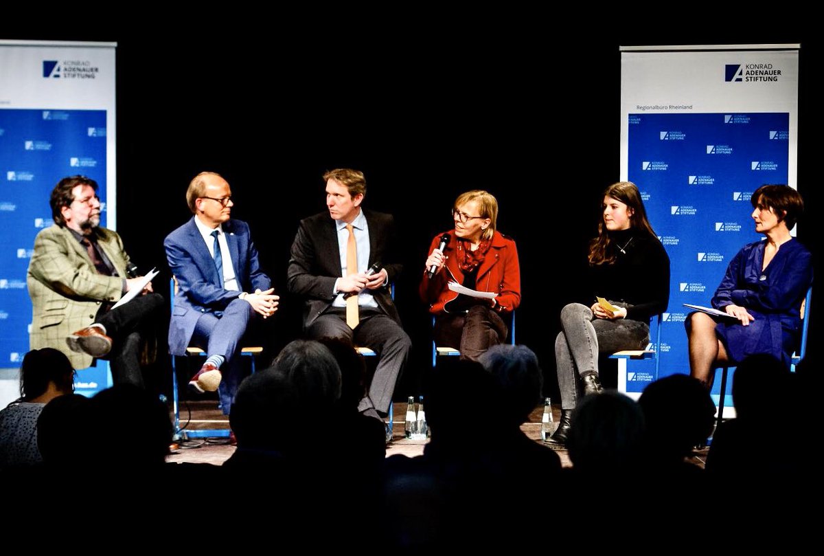 Herausforderungen für Politik und Berichterstattung in Zeiten von ‚Fake-News‘ und Social-Media-Filterblasen. Spannende Diskussion - hier der Link zum Veranstaltungsbericht der KAS

kas.de/de/web/rheinla…