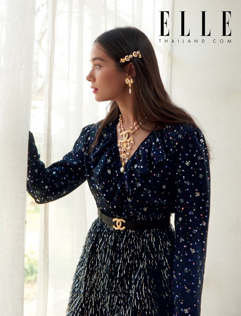 ELLEThailand's tweet photo. #ELLEMarch2020 พบกับนักร้องสาวคนสวย วี วิโอเลต @violettewautier กับแฟชั่นเซ็ตปกประจำเดือนมีนาคม 2020 ในเสื้อผ้าและเครื่องประดับจาก @CHANEL พบกันทุกแผงหนังสือทั่วประเทศตั้งแต่พรุ่งนี้เป็นต้นไป #CHANELSpringSummer #CHANELFineJewelry https://t.co/paZMd1zvxl